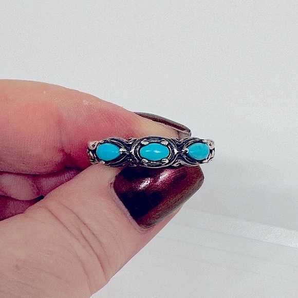 Turquoise Silver Women's Ring - Picture 1 of 4
